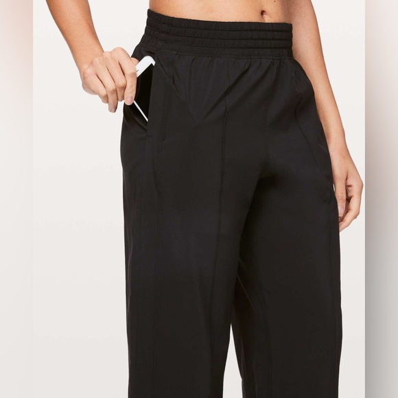 Lululemon NWT Wanderer Crop 23” - Picture 3 of 10